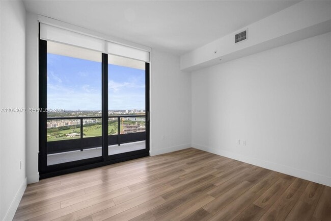 Foto del edificio - 101 Diplomat Pkwy