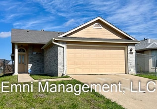 Building Photo - 2207 Garrett Dr