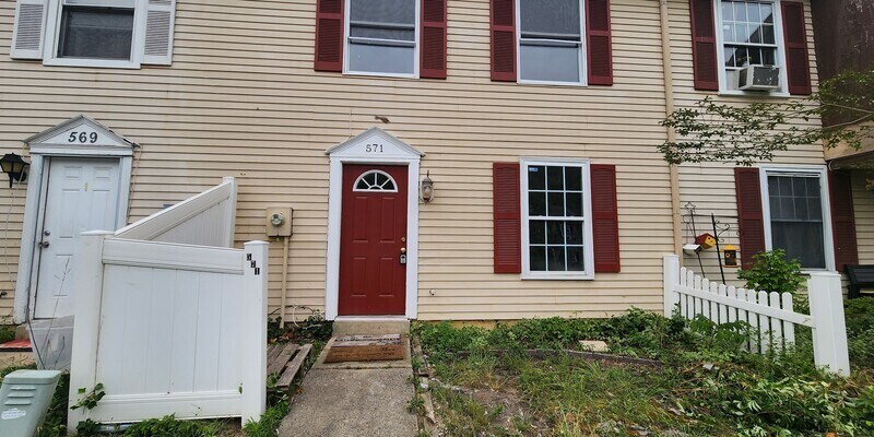 Foto principal - 571 W Loch Lomond Dr