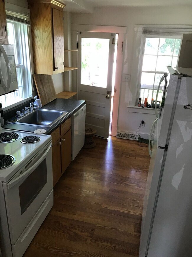 Foto del edificio - 351 10th St NW