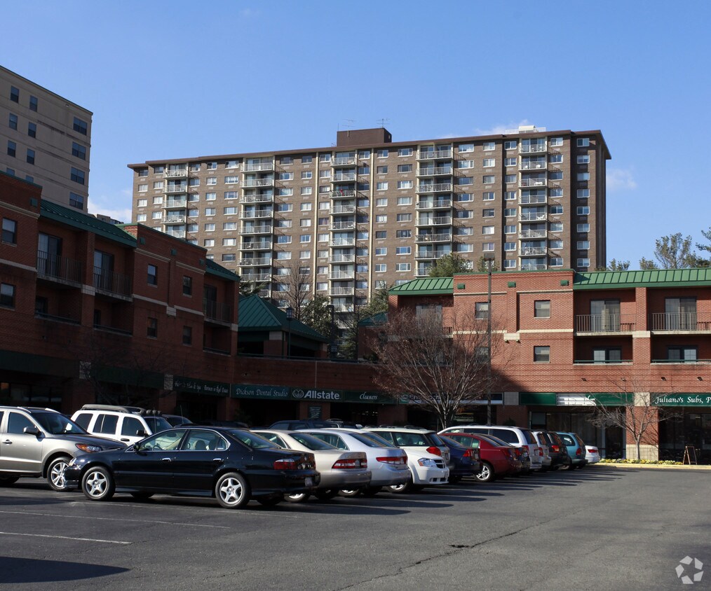 Hunting Creek Club Apartments in Alexandria, VA