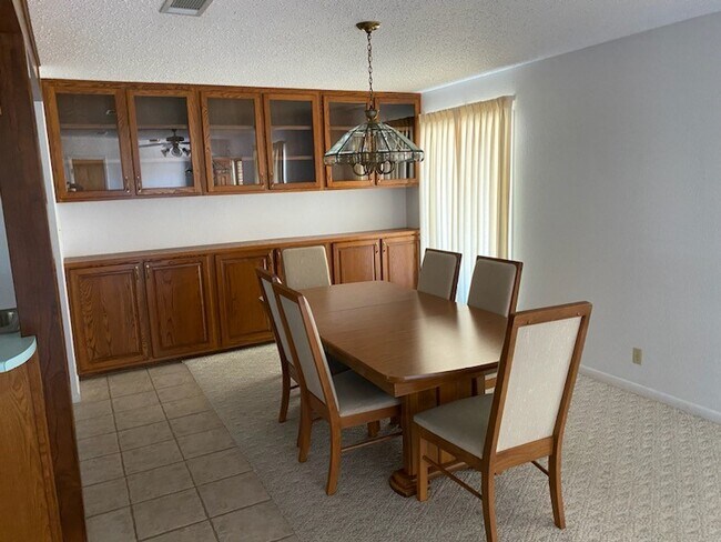 Foto del edificio - 325 32nd St NE