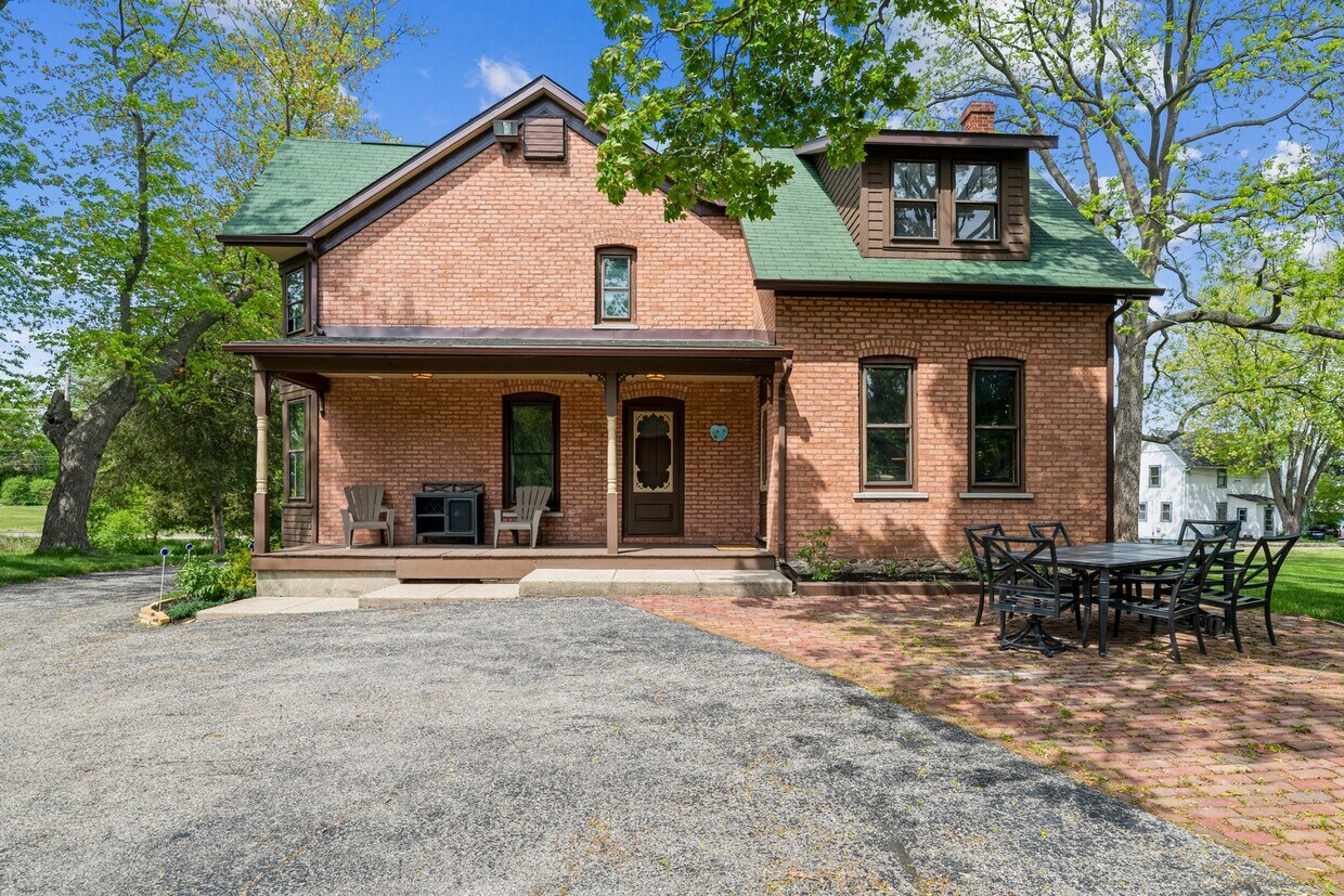 Primary Photo - 1245 Main St