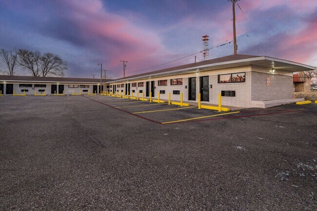 Building Photo - 620 W Amarillo Blvd