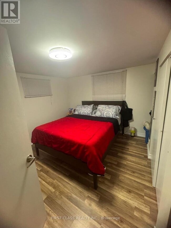 Building Photo - 378 Martin St