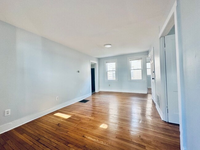 Building Photo - 179 Bradley St