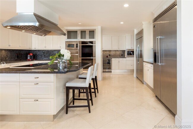 Building Photo - 7744 Fisher Island Dr