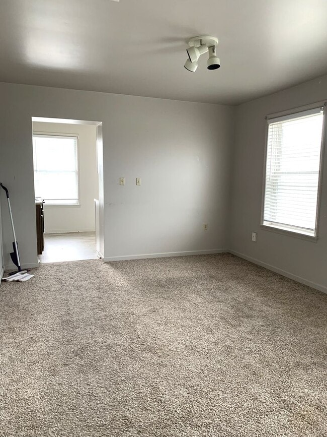 Foto del edificio - 1460 Lincoln Way E