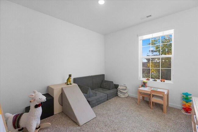 Foto del edificio - 271 Charlestowne Lakes Dr