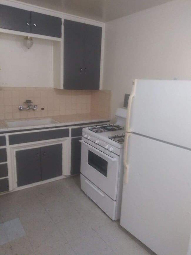 Building Photo - 1bed 1 bath Duplex