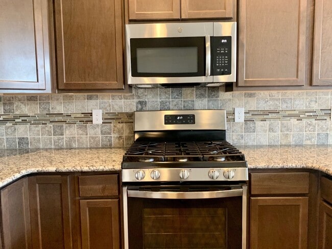 Building Photo - Main-Floor Living Meets Modern Comfort in Enclaves at Mountain Vista