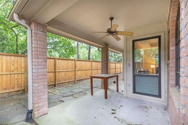 Foto del edificio - 8015 Oakwood Garden St