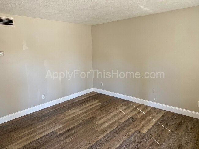 Foto del edificio - 2 Bedroom Apartment - Busch Gardens Area