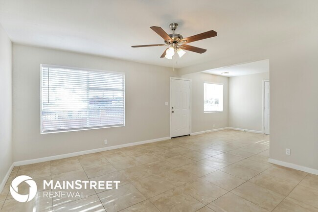 Building Photo - 3701 E Dover Stravenue