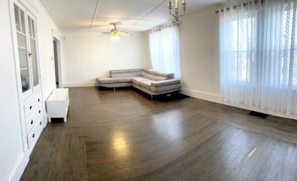 Foto del edificio - 16 Hillcrest Cir