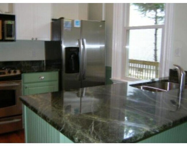 Foto del edificio - Mission Hill Area. Available September 1. ...