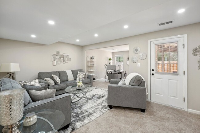 Building Photo - Stunning 3-Level Brick Front Townhome in S...