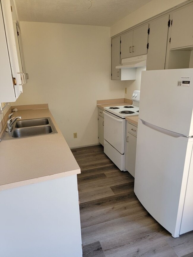 Building Photo - 66j