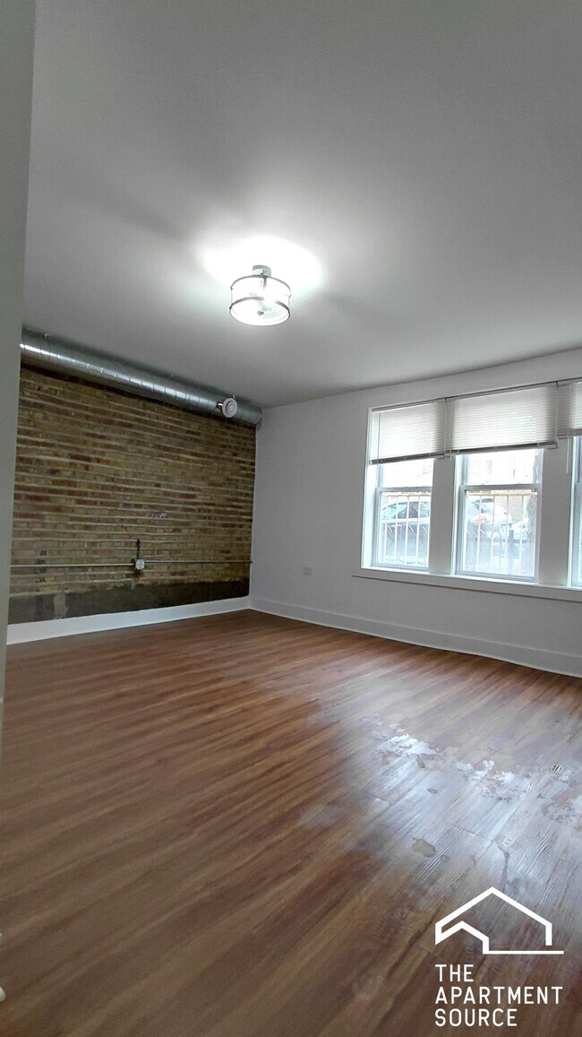 Foto del edificio - 1255 N Harding Ave