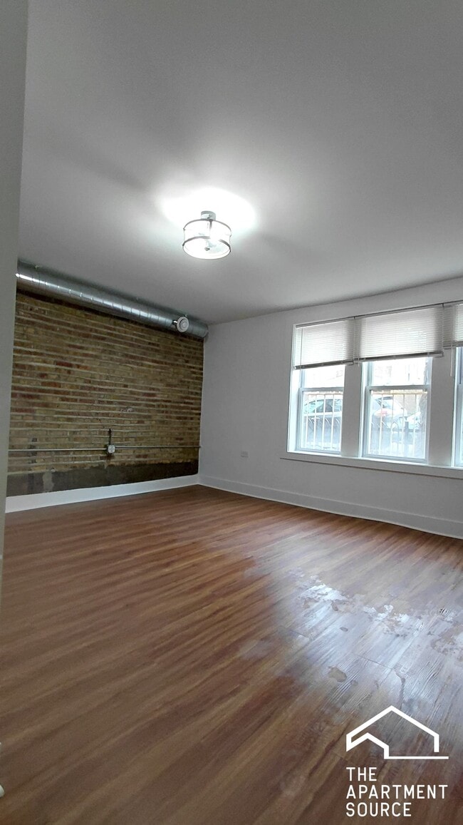 Building Photo - 1255 N Harding Ave