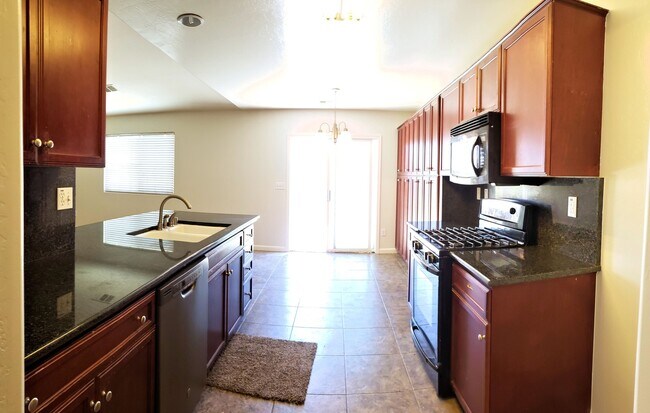 Building Photo - Beautiful Southwest Home!