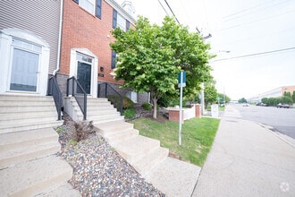 Building Photo - 439 2nd St NE