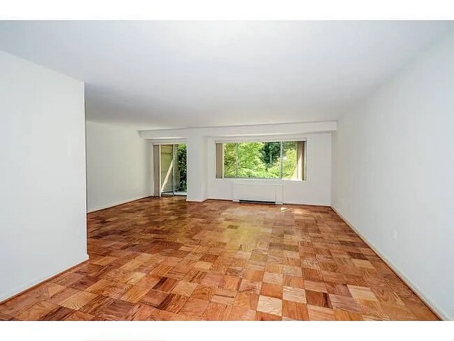 Foto del edificio - 4201 Cathedral Ave NW