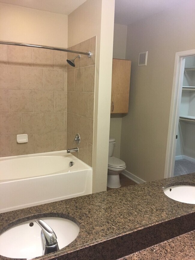 Foto del edificio - Luxe 1-Bed Apartments: Modern Comfort in U...