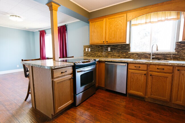 Building Photo - 4550 S Creekview Dr