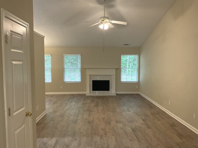 Building Photo - 1033 Rolling Ridge Ln