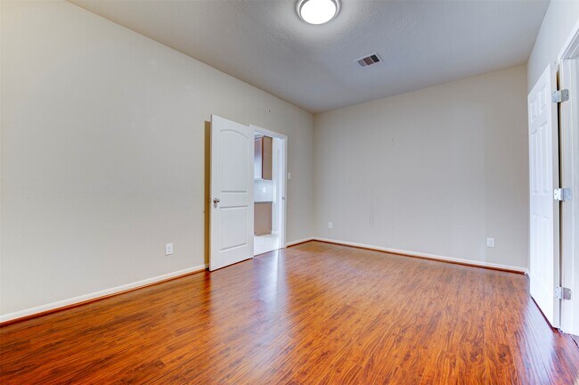 Building Photo - 4934 Bonny Loch Ln