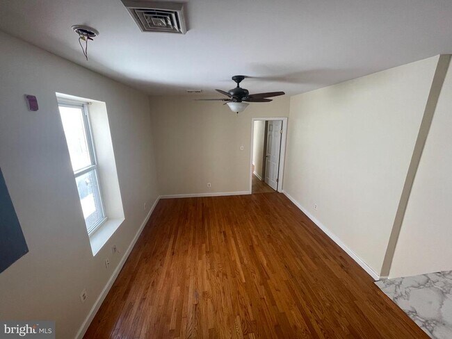 Foto del edificio - 1728 W Diamond St