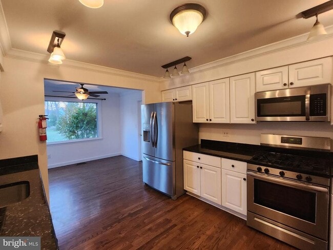 Building Photo - 4 Oriole Dr