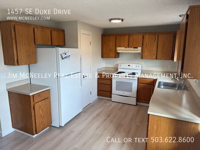 Foto del edificio - 1457 SE Duke Dr