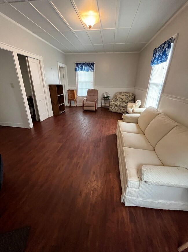 Building Photo - Three-Four Bedroom House on Wake Forest Hw...