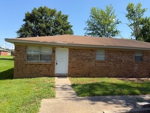 Building Photo - 1420 Hardy St
