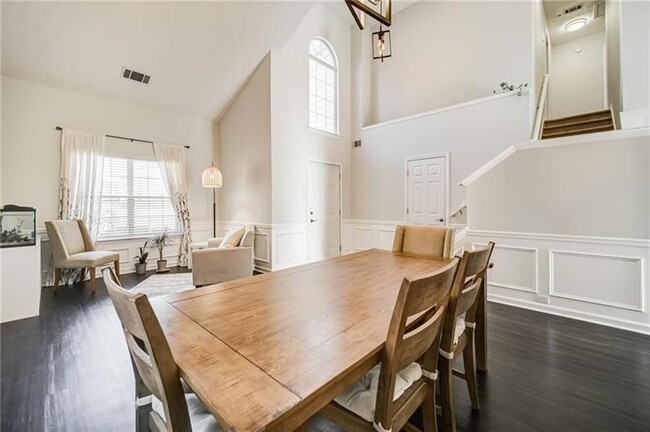 Building Photo - 1548 Galewood Cir NE