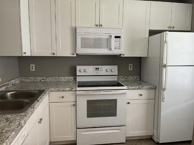 Building Photo - 3171 SE Aster Ln