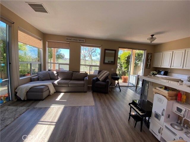 Building Photo - 24588 Sunshine Dr