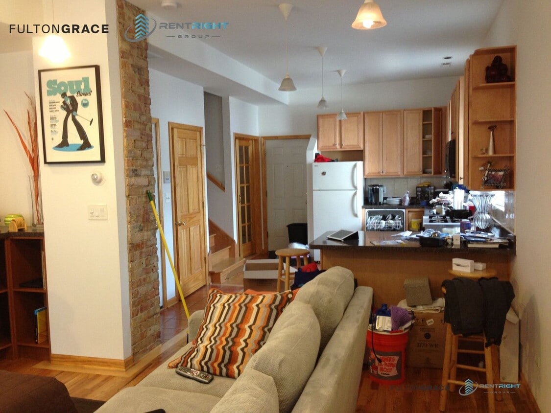 Primary Photo - 1348 N Cleaver St