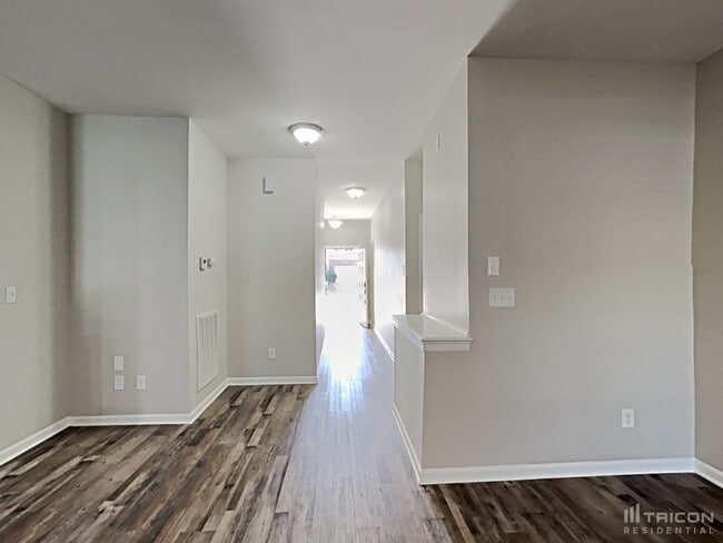 Foto del edificio - 5123 Jewelflower Rd