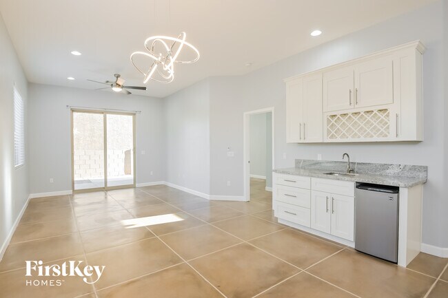 Building Photo - 4271 N Red Sun Pl