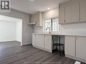 Building Photo - 941 Cataraqui St