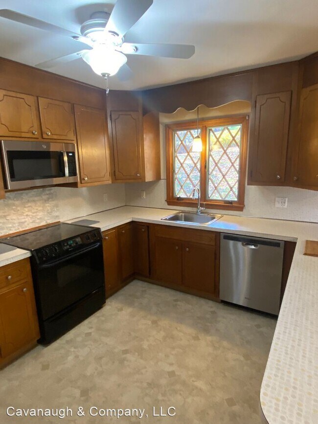 Building Photo - 3 br, 2.5 bath House - 524 Saybrook Road