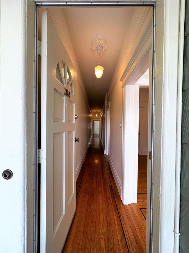 Foto del edificio - Top Floor 2 Bedroom Apartment for rent in Noe Valley!