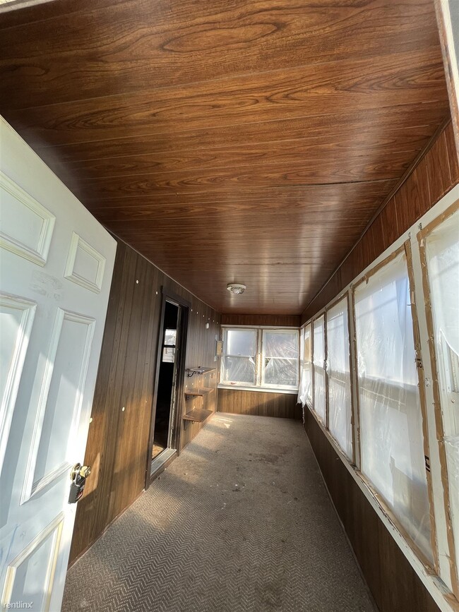 Building Photo - 3 br, 1 bath House - 306 West 5th Street
