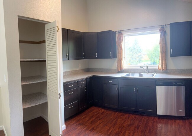Foto del edificio - 4 bed/ 2 bath beauty in Eagle River