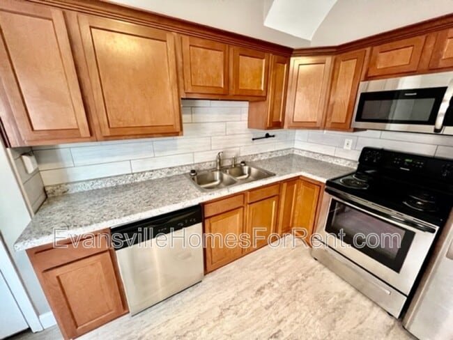 Building Photo - 3331 Wimberg Ave