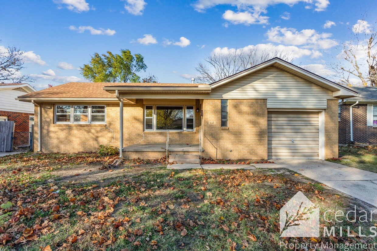 Foto principal - 3 bedroom brick Home in East Wichita