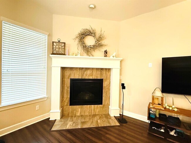 Building Photo - 325 Navigator Dr